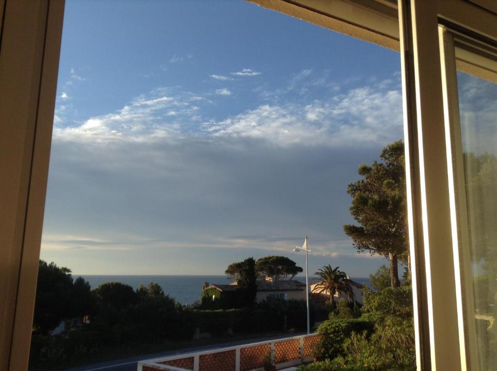 Hotel La Caravelle Fréjus エクステリア 写真