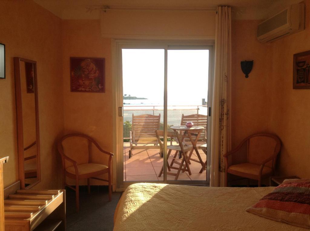 Hotel La Caravelle Fréjus エクステリア 写真