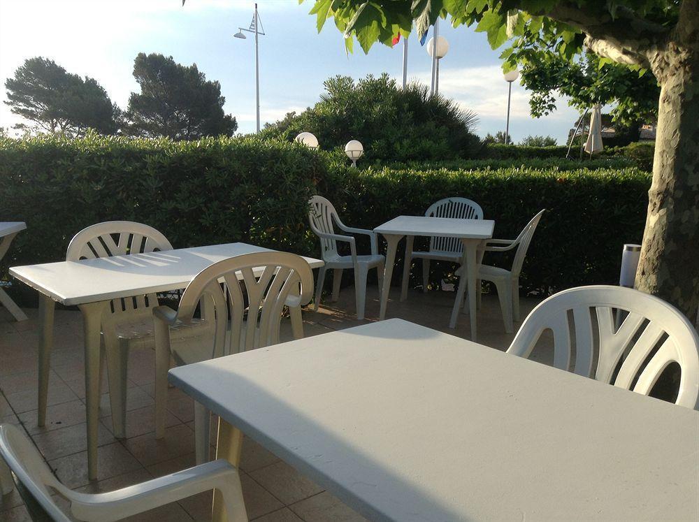 Hotel La Caravelle Fréjus エクステリア 写真