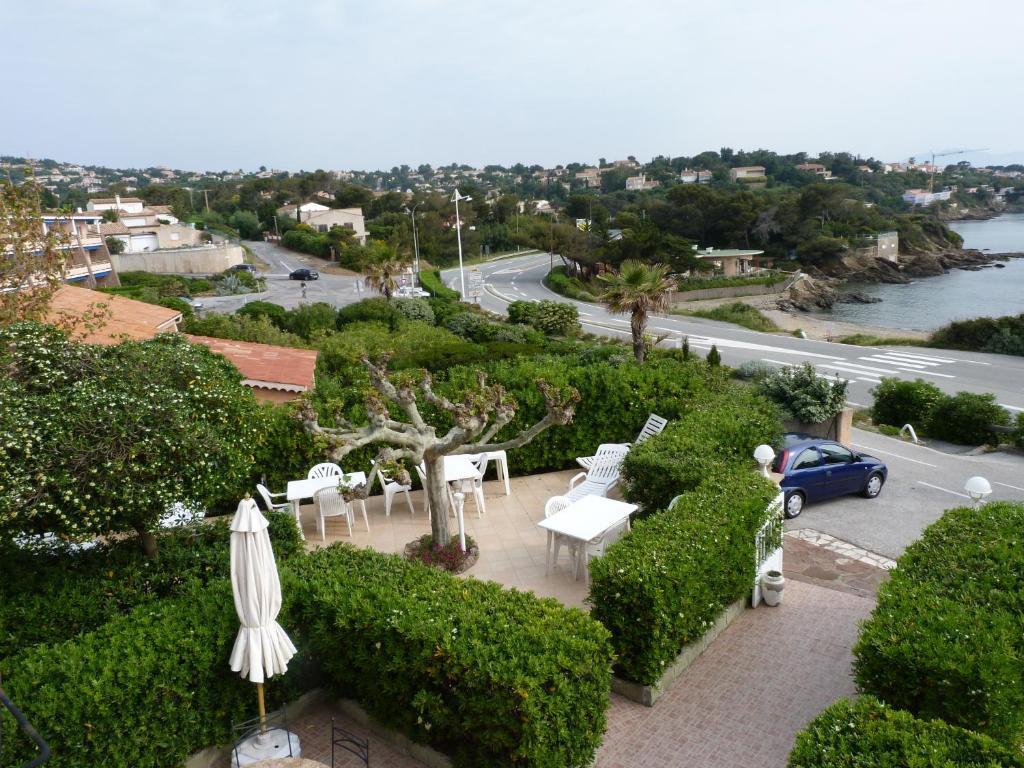 Hotel La Caravelle Fréjus エクステリア 写真